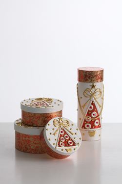 Immagine di Scatola tonda portabottiglia crema con
alberi di Natale bordeaux/oro